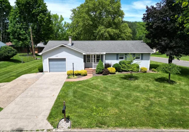 Photo 1 of Single family home for sale at 2008 Coldspring Dr, Lancaster, OH 43130 | MLS# 226019639 | Listing updated on 2026-08-20