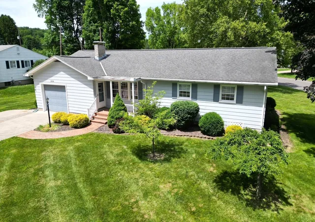 Photo 2 of Single family home for sale at 2008 Coldspring Dr, Lancaster, OH 43130 | MLS# 226019639 | Listing updated on 2026-08-20