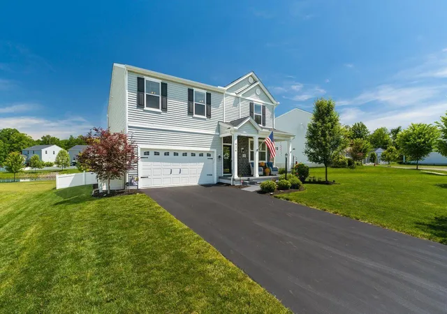 Homes for sale in Pataskala, OH | 926 Burtwood Dr, Pataskala, OH 43062 | MLS# 226020380
