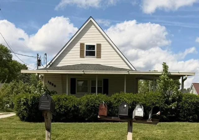 Photo 1 of Single family home for sale at 1060 Hilock Rd, Columbus, OH 43207 | MLS# 226019657 | Listing updated on 2026-08-17