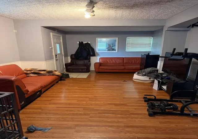 Photo 2 of Single family home for sale at 1060 Hilock Rd, Columbus, OH 43207 | MLS# 226019657 | Listing updated on 2026-08-17