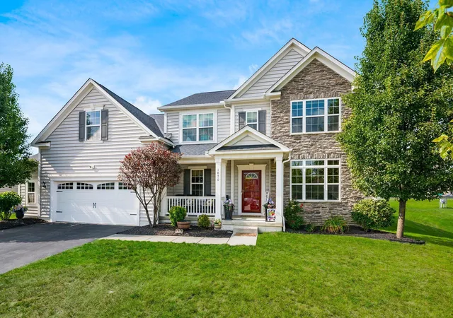 Homes for sale in Grove City, OH | 1870 Southchase Ct, Grove City, OH 43123 | MLS# 226019713