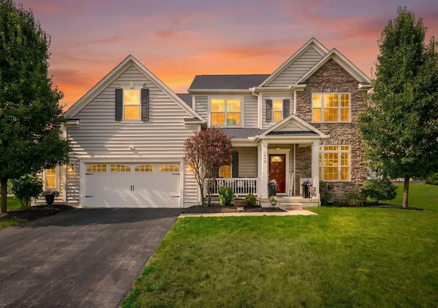 Homes for sale in Grove City, OH | 1870 Southchase Ct, Grove City, OH 43123 | MLS# 226019713