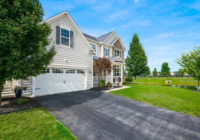 Homes for sale in Grove City, OH | 1870 Southchase Ct, Grove City, OH 43123 | MLS# 226019713