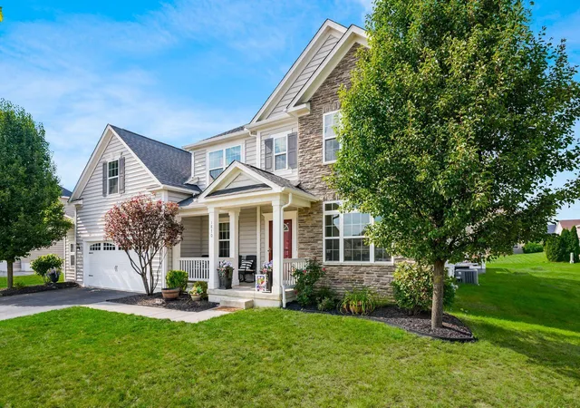 Homes for sale in Grove City, OH | 1870 Southchase Ct, Grove City, OH 43123 | MLS# 226019713