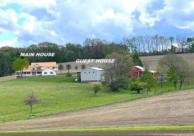 Homes for sale in Frazeysburg, OH | 3870 Vanwinkle Rd, Frazeysburg, OH 43822 | MLS# 226019749