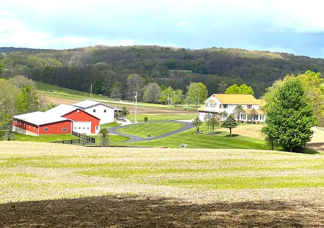 Homes for sale in Frazeysburg, OH | 3870 Vanwinkle Rd, Frazeysburg, OH 43822 | MLS# 226019749