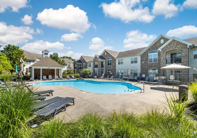 Listing Photo 2 - Condo for sale in building located at 3834 Rennes Dr, Columbus, OH 43221 - Unit #