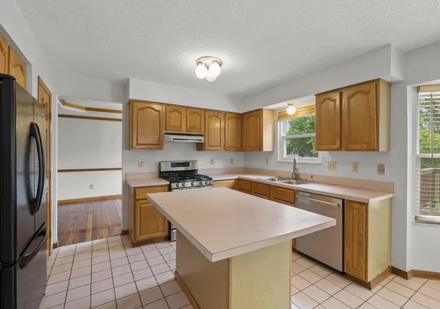 3rd image of 1271 River Trail Dr, Grove City, OH 43123 | MLS# 226020562