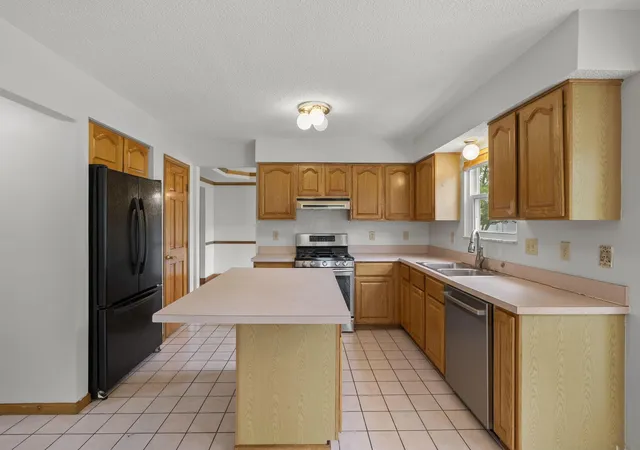 4th image of 1271 River Trail Dr, Grove City, OH 43123 | MLS# 226020562