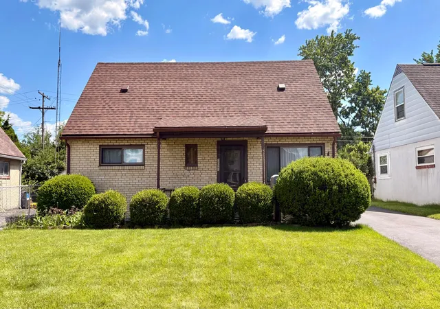 1st image of 3321 Eakin Rd, Columbus, OH 43204 | MLS# 226019811