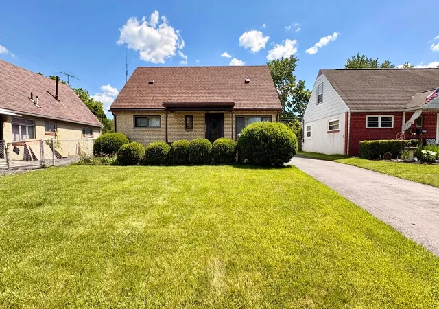 2nd image of 3321 Eakin Rd, Columbus, OH 43204 | MLS# 226019811