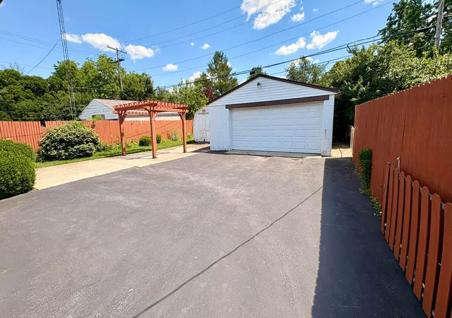 4th image of 3321 Eakin Rd, Columbus, OH 43204 | MLS# 226019811