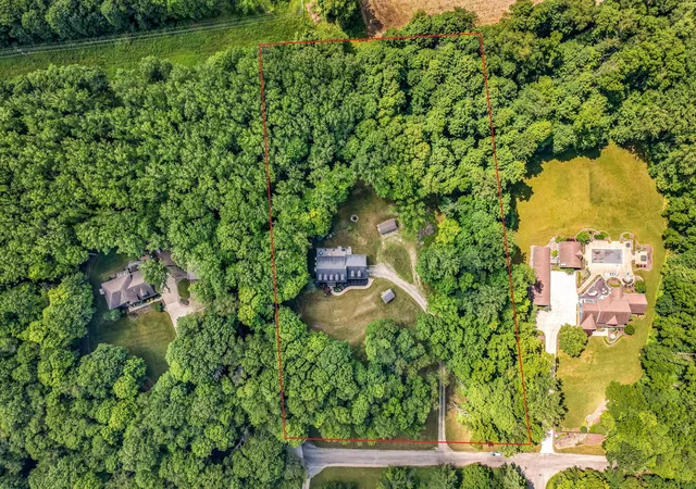 Photo 3 of Single family home for sale at 3045 Lakeview Dr, Mansfield, OH 44904 | MLS# 226024334 | Listing updated on 2026-08-21