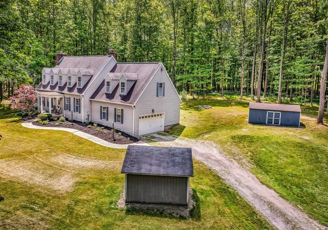 Photo 5 of Single family home for sale at 3045 Lakeview Dr, Mansfield, OH 44904 | MLS# 226024334 | Listing updated on 2026-08-21