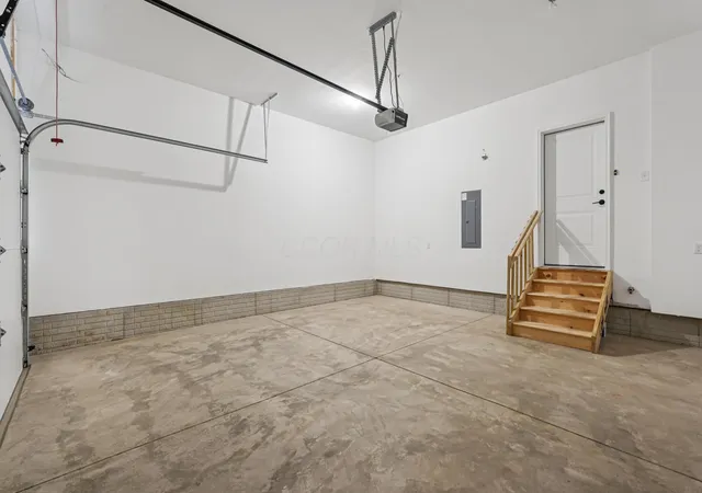 Listing Photo 2 - Condo for sale in building located at 280 Dickenson St, Columbus, OH 43215 - Unit #
