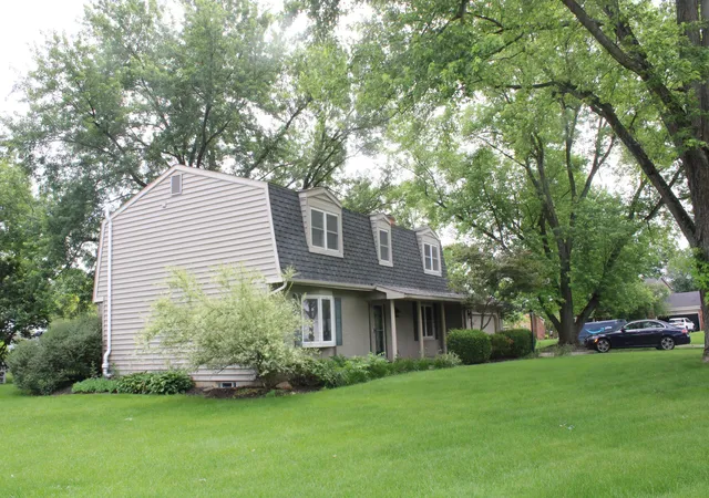 Photo 2 of Single family home for sale at 1013 Clubview Blvd S, Columbus, OH 43235 | MLS# 226019846 | Listing updated on 2026-09-08