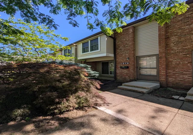 Photo 1 of Condo for sale at 1676 Van Pelt St #76, Columbus, OH 43220 | MLS# 226020472 | Listing updated on 2026-08-01