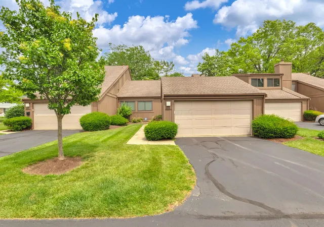 Condo for sale at 2049 Willow Glen Ln #B, Columbus, OH 43229 | MLS# 226021915