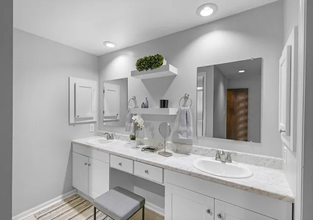 Listing Photo 5 - Condo for sale in building located at 2049 Willow Gln Ln, Columbus, OH 43229 - Unit #B