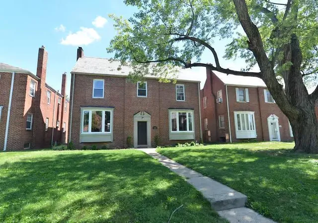 Listing Photo 2 - Condo for sale in building located at 1672 Westwood Ave, Columbus, OH 43212 - Unit #