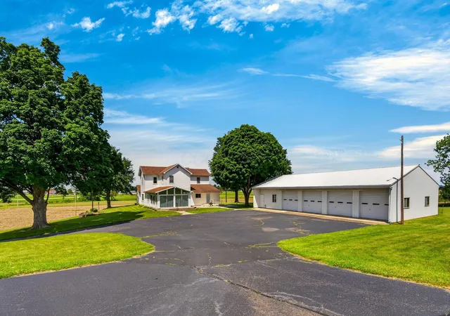 Photo 3 of Single family home for sale at 4895 Lancaster Circleville Rd SW, Lancaster, OH 43130 | MLS# 226020461 | Listing updated on 2026-07-29