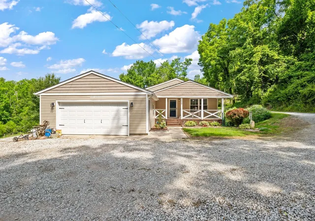 1st image of 2339 Pumpkinvine Rd Se, Lancaster, OH 43130 | MLS# 226020609