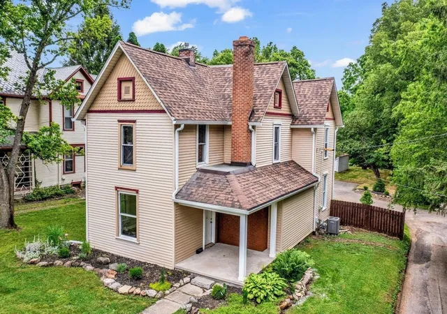 Homes for sale in Delaware, OH | 448 W William St, Delaware, OH 43015 | MLS# 226020430
