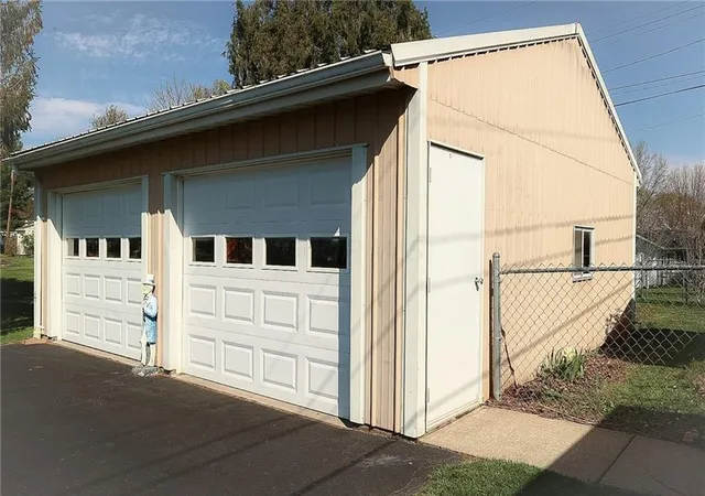 2nd image of 335 Walker Dr, Zanesville, OH 43701 | MLS# 226020025
