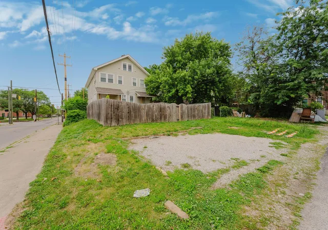 Listing Photo 2 - Condo for sale in building located at 1318-1320 N 4Th St, Columbus, OH 43201