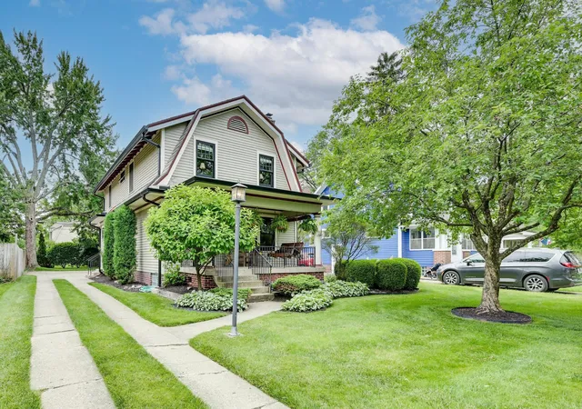 2nd image of 427 E Dunedin Rd, Columbus, OH 43214 | MLS# 226020058