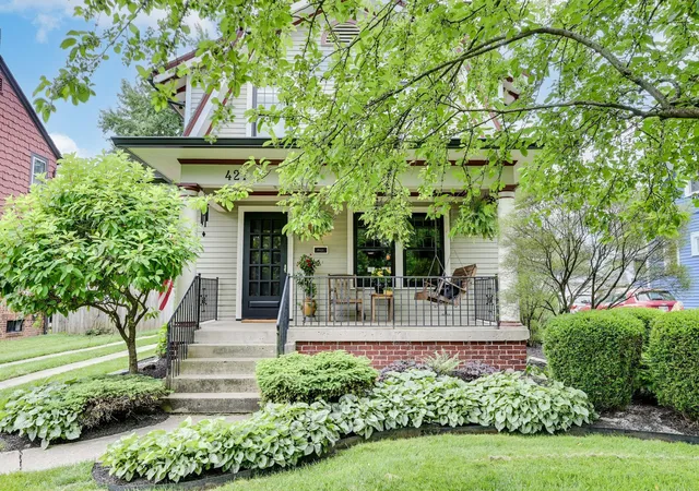 Photo 3 of Single family home for sale at 427 E Dunedin Rd, Columbus, OH 43214 | MLS# 226020058 | Listing updated on 2026-08-03