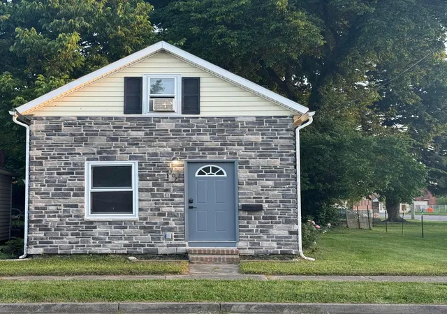 Homes for sale in Circleville, OH | 207 E Mill St, Circleville, OH 43113 | MLS# 226020119