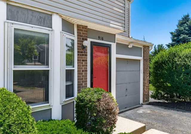 Homes for sale in Columbus, OH | 916 Worthington Woods Blvd, Columbus, OH 43085