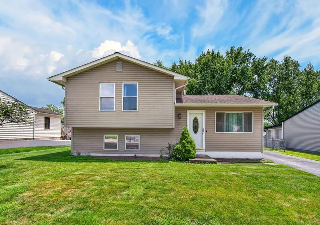 Homes for sale in Galloway, OH | 8767 Hubbard Dr S, Galloway, OH 43119 | MLS# 226024348