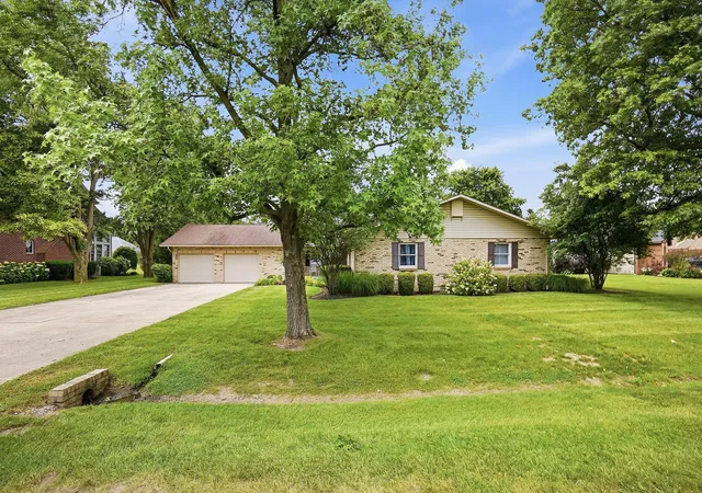 Homes for sale in Washington Court House, OH | 1421 Clubwood, Washington Court House, OH 43160 | MLS# 226020187