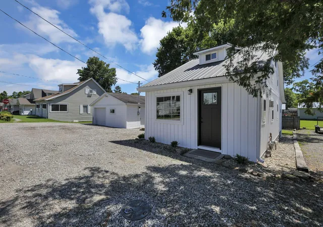Homes for sale in Buckeye Lake, OH | 86 Wood St, Buckeye Lake, OH 43008 | MLS# 226020307
