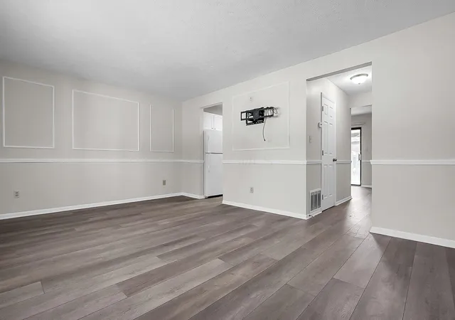 Listing Photo 5 - Condo for sale in building located at 2278 Wadsworth Dr, Columbus, OH 43232 - Unit #D