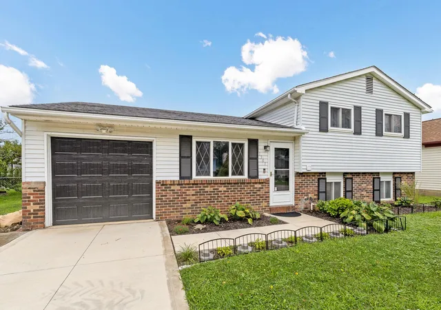 1st image of 1301 Saffron Pl, Galloway, OH 43119 | MLS# 226030885