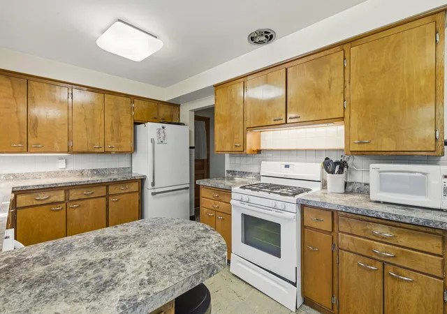 Photo 3 of Sale Pending at 47 Meadowlark Ln, Columbus, OH 43214 | MLS# 226028863 | Listing updated on 2026-09-15