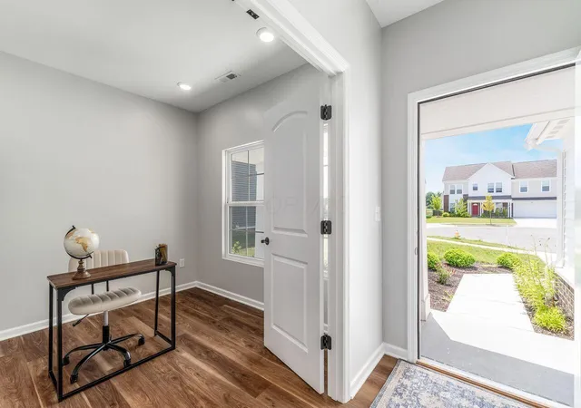2nd image of 1004 Beehive Grv, Grove City, OH 43123 | MLS# 226028516