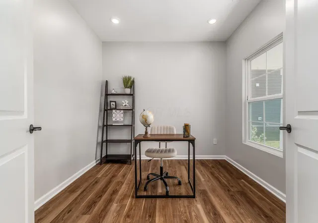 3rd image of 1004 Beehive Grv, Grove City, OH 43123 | MLS# 226028516