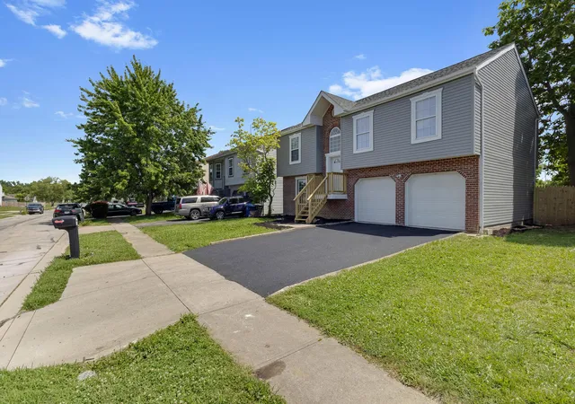 Photo 2 of Single family home for sale at 2243 Golden Leaf Ln, Columbus, OH 43223 | MLS# 226020271 | Listing updated on 2026-09-16