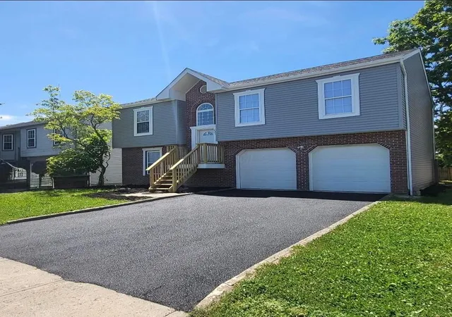 Photo 3 of Single family home for sale at 2243 Golden Leaf Ln, Columbus, OH 43223 | MLS# 226020271 | Listing updated on 2026-09-16