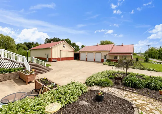 Homes for sale in Fredericktown, OH | 5643 Yankee St, Fredericktown, OH 43019 | MLS# 226020357
