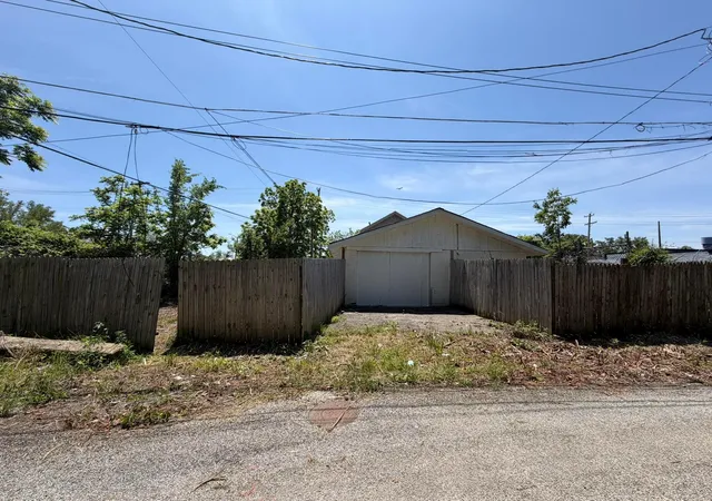 Photo 4 of Single family home for sale at 1674 E Hudson St, Columbus, OH 43211 | MLS# 226020277 | Listing updated on 2026-07-29