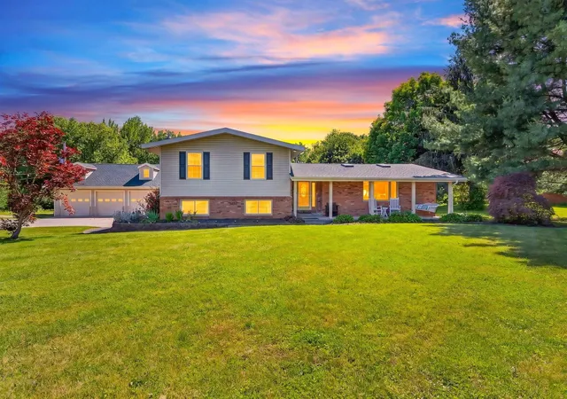Photo 2 of Single family home for sale at 6303 Lithopolis Rd, Groveport, OH 43125 | MLS# 226020498 | Listing updated on 2026-07-30
