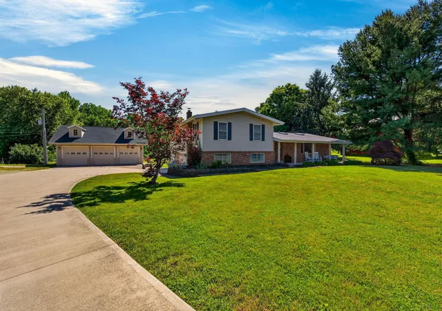 Photo 3 of Single family home for sale at 6303 Lithopolis Rd, Groveport, OH 43125 | MLS# 226020498 | Listing updated on 2026-07-30