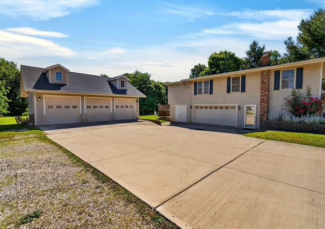 Photo 3 of Single family home for sale at 6303 Lithopolis Rd, Groveport, OH 43125 | MLS# 226020498 | Listing updated on 2026-07-30