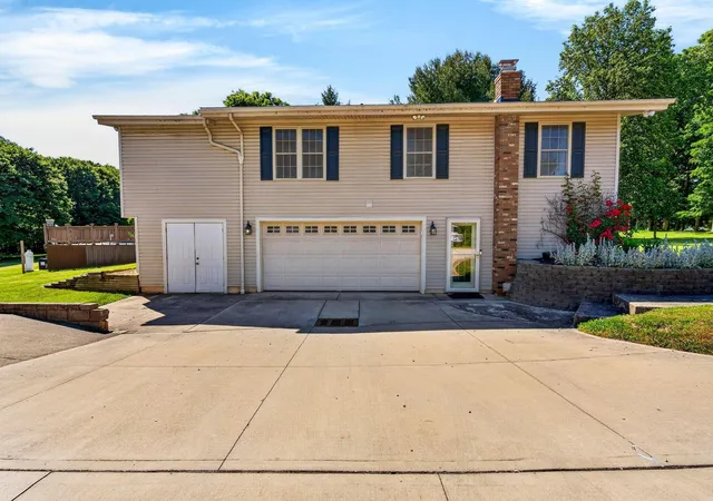 Photo 4 of Single family home for sale at 6303 Lithopolis Rd, Groveport, OH 43125 | MLS# 226020498 | Listing updated on 2026-07-30